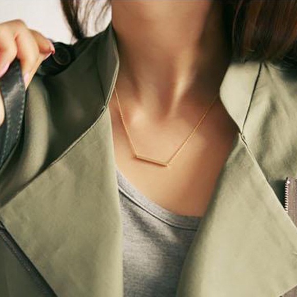 Jewelry - ❤️Bar necklace in gold color